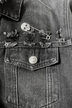 Load image into Gallery viewer, Lip Service Chrome and Black Enamel Skull Kilt Safety Pin